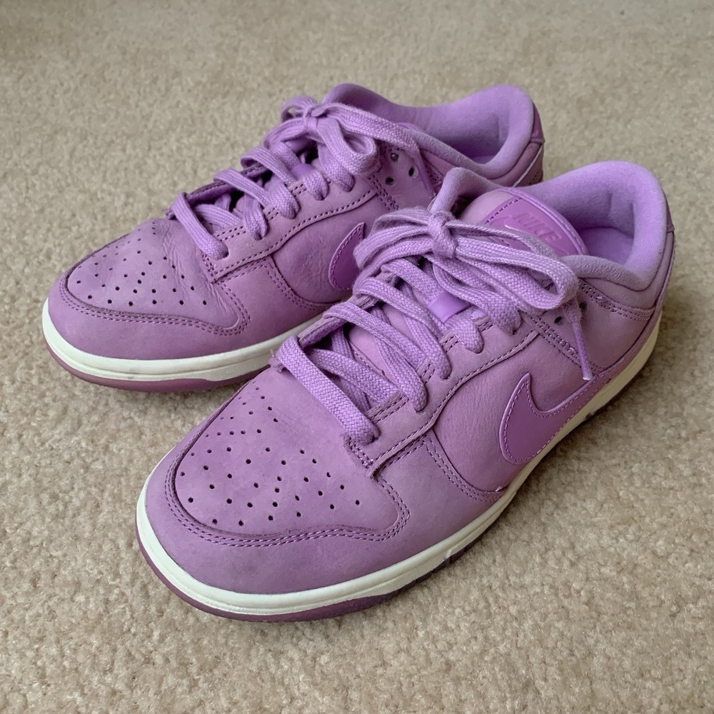 Nike Women's Dunk Low Premium MF Sneakers Rush Fuchsia Size 6 DV7415-500
